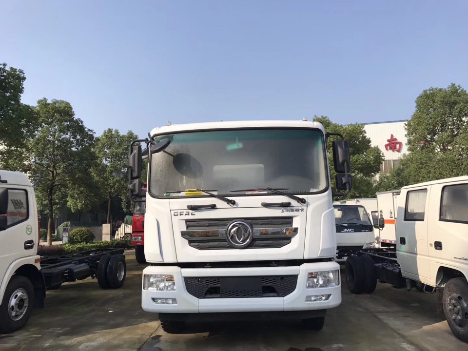 湖北程力東風(fēng)10噸爆破器材運輸車 (3)