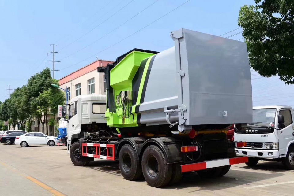 東風(fēng)天龍后雙橋18-20立方鉤臂拉臂垃圾車 (13)