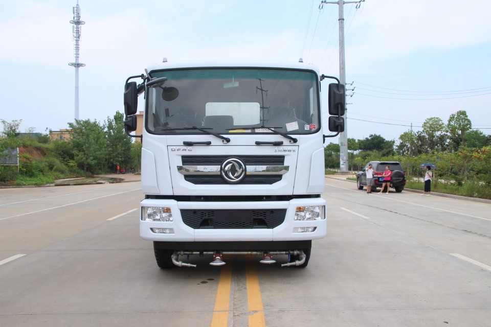 東風(fēng)多利卡D9程力12方霧炮車抑塵車 (1)